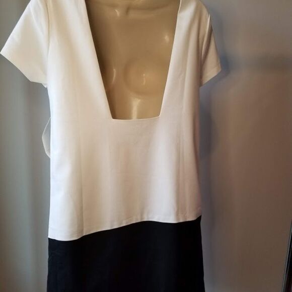 Ivory and black dress - Picture 2 of 8